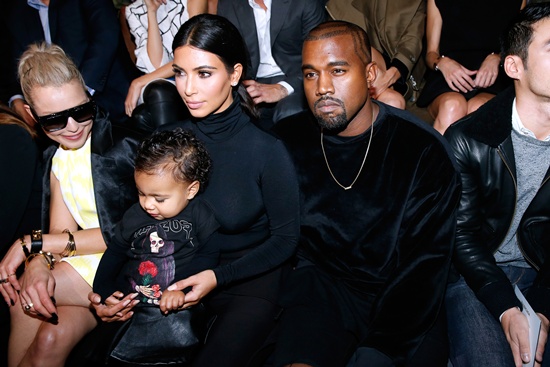 Balenciaga : Front Row - Paris Fashion Week Womenswear Spring/Summer 2015