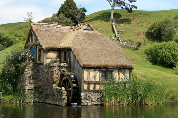 The-Mill-Hobbiton-film-set-New-Zealand