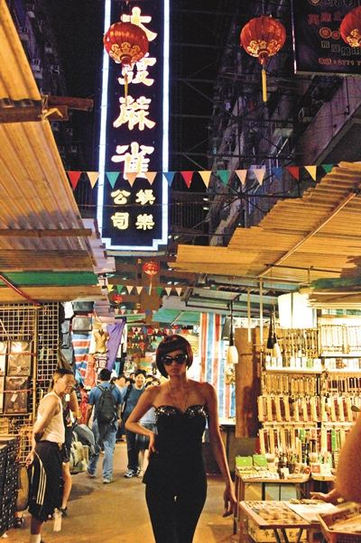 Tengku Azura di HK