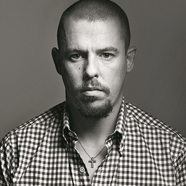 MENDIANG ALEXANDER MCQUEEN DIBERI GELARAN THE HOOLIGAN OF EN