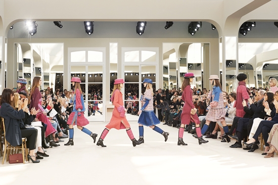fw_2016_17_rtw_finale_pictures_by_olivier_saillant_006