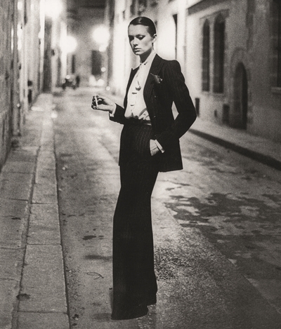HELMUT NEWTON MERAKAM KOLEKSI YVES SAINT LAURENT MUSIM LURUH