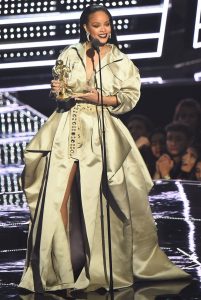 rihanna-vma-16-4-1472443591