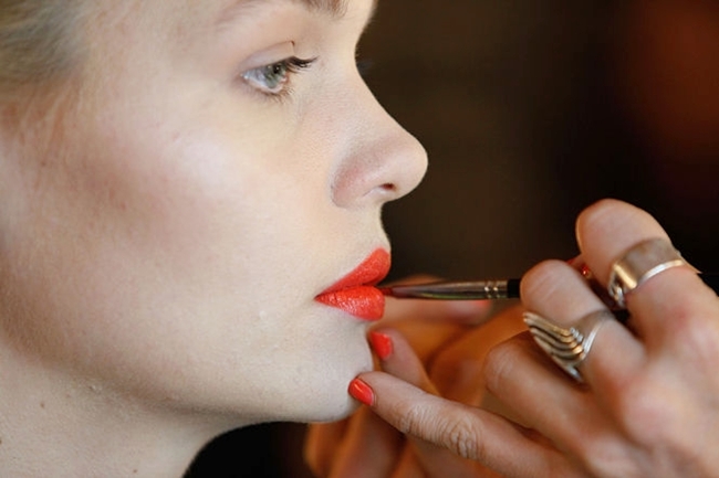 makeup-artist-tricks-for-a-bold-lip_opt