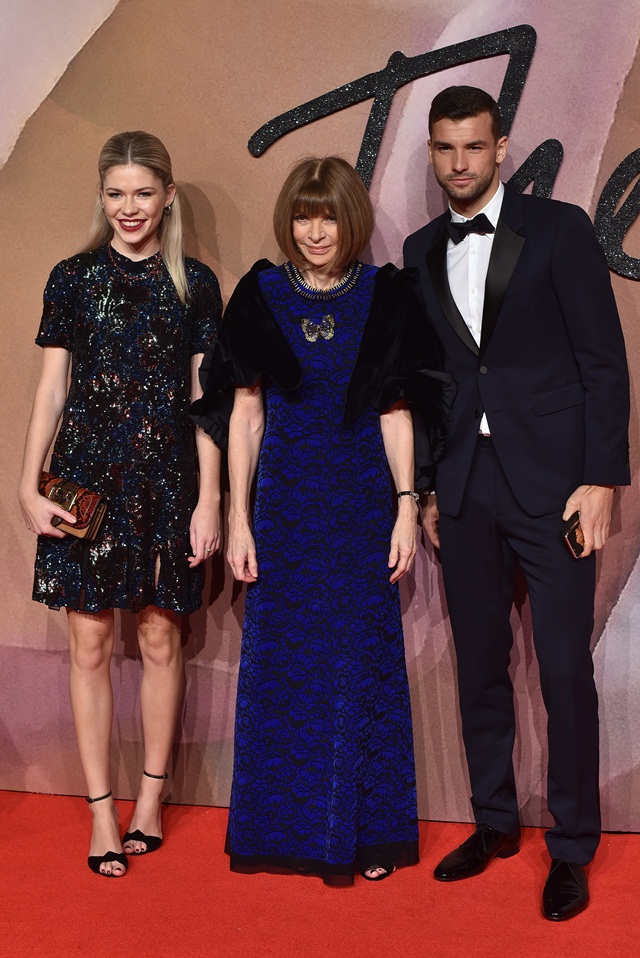 Elle Wintour, Anna Wintour dan Grigor Dimitrov semuanya memakai Burberry.