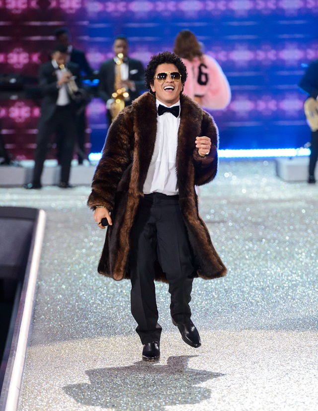 Persembahan Bruno Mars di VS Fashion Show 2016.