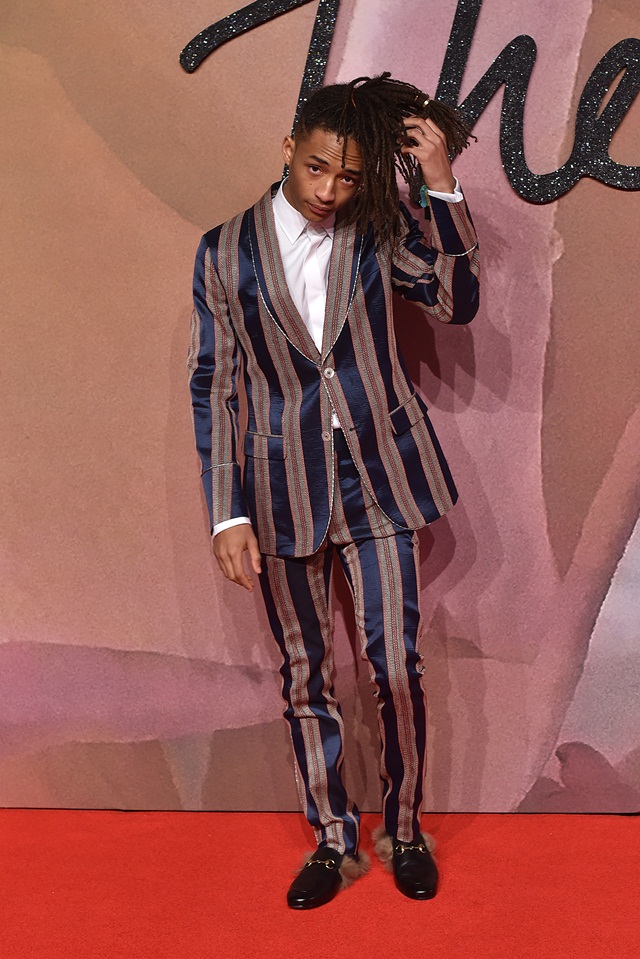 Jaden Smith memakai Gucci.