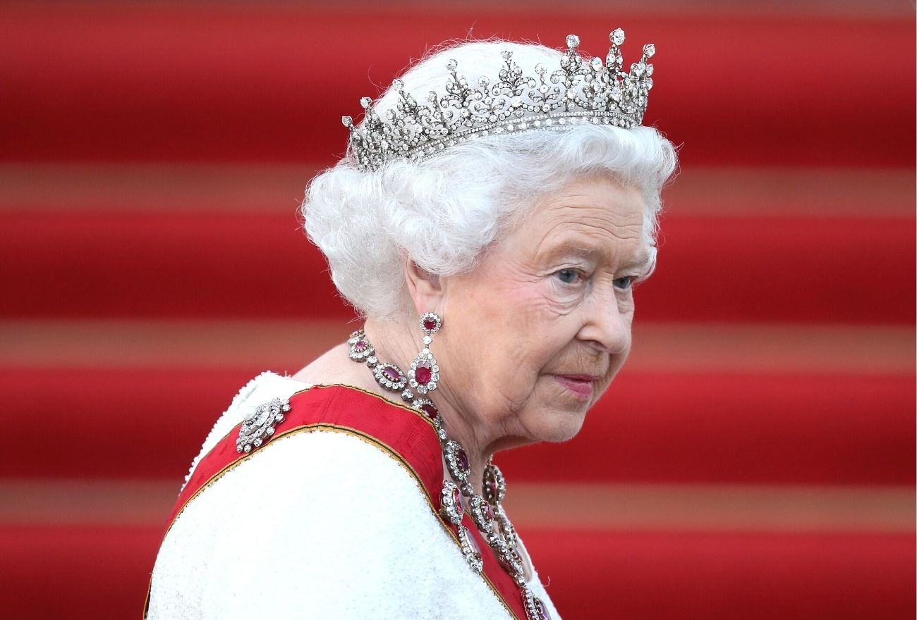 Istana Buckingham Rombak Tugasan Ratu Elizabeth II Secara Rasmi