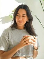 5 Podcast Wanita Untuk Temani Momen ‘Me Time’ Anda