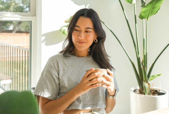 5 Podcast Wanita Untuk Temani Momen ‘Me Time’ Anda