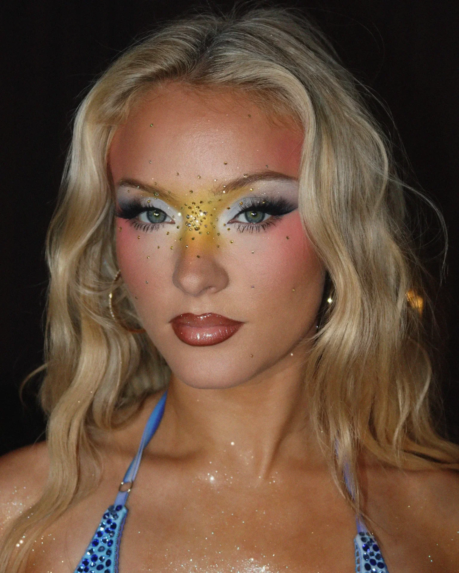 Zara Larsson Hidupkan Semula Maximalism Makeup 