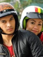 7 Filem Romantik Komedi Lokal Yang Akan Membuat Anda Tersenyum Sendiri