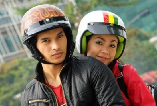 7 Filem Romantik Komedi Lokal Yang Akan Membuat Anda Tersenyum Sendiri