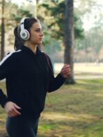 Hot Girl Walk: Trend Atau Terapi Mental?