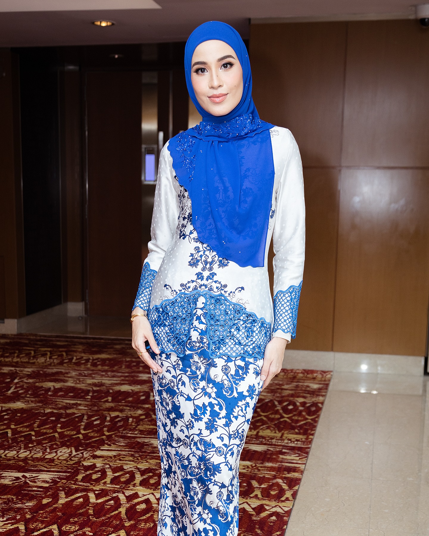 Hijab Ikon: Bella Dally Memilih Ketenangan 