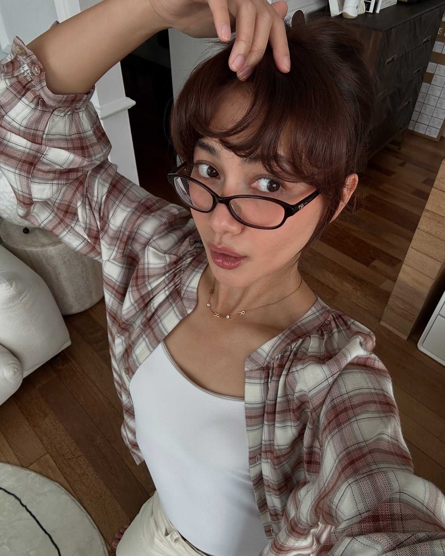 7 Inspirasi Gaya Corak Plaid Daripada Bintang Terkenal