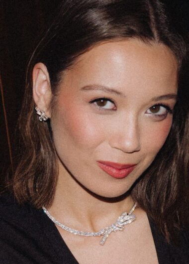 Laufey Dalam Kilauan Koleksi Ruban Daripada Chanel