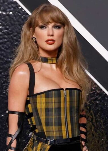 7 Inspirasi Gaya Corak Plaid Daripada Bintang Terkenal