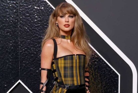 7 Inspirasi Gaya Corak Plaid Daripada Bintang Terkenal